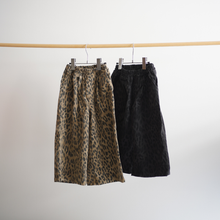 画像をギャラリービューアに読み込む, (minimal)leopard capri pants

