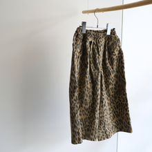 画像をギャラリービューアに読み込む, (minimal)leopard capri pants
