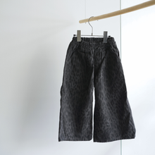 画像をギャラリービューアに読み込む, (minimal)leopard capri pants
